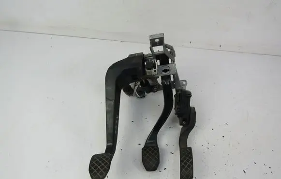 Audi A4 S4 B6 8E 8H Pedal assembly 