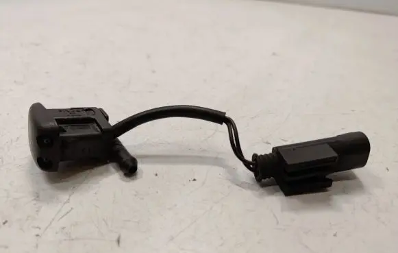 BMW 5 E39 Windshield washer spray nozzle 8361039 61668361039