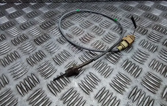 Volkswagen PASSAT B8 Exhaust gas temperature sensor 04L906088EC