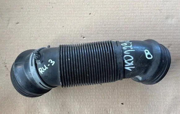 Volkswagen Golf Plus Air intake hose/pipe 1K0129684L 445149