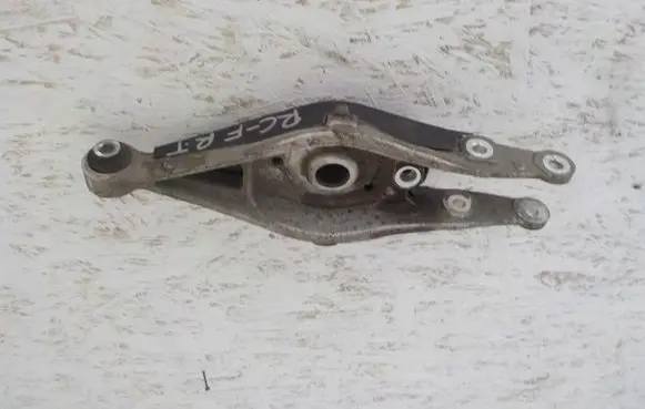 Lexus IS 200-300 Rear upper control arm/wishbone 65566556