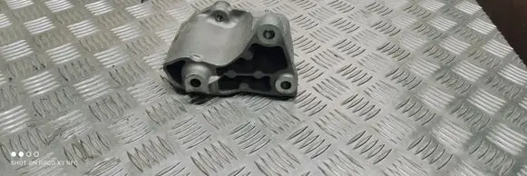 Suzuki Vitara (LY) Gearbox mounting bracket