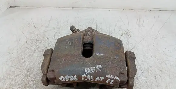 Volkswagen PASSAT CC Front brake caliper 582