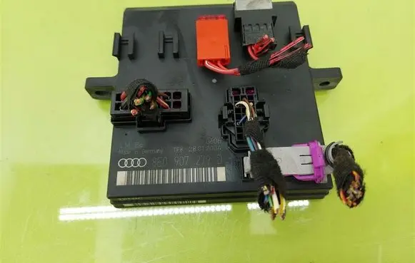 Audi A4 S4 B6 8E 8H Light relay 8E0907279D