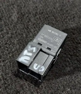 Mitsubishi Space Star Other relay MB953382 A1001X7 005222A
