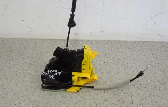 KIA Ceed Front door lock
