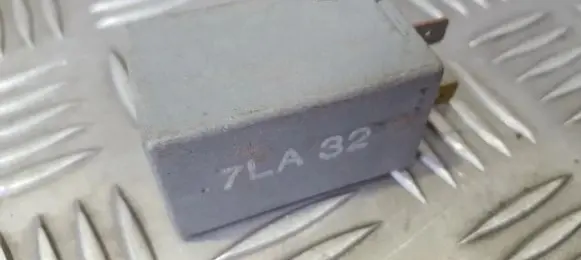Ford Sierra Other relay 88AG18C641AA 68125