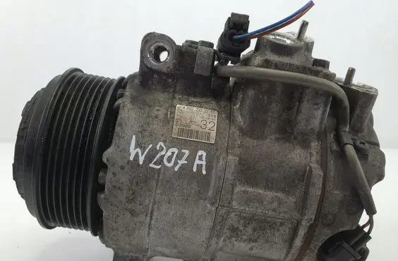 Mercedes-Benz E W212 Air conditioning (A/C) compressor (pump) A0022303211