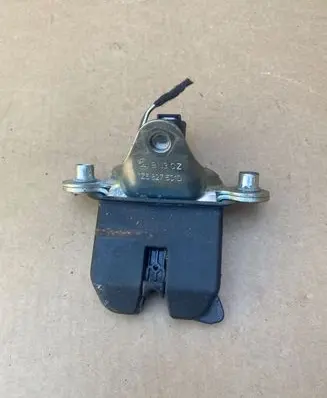 Skoda Octavia Mk2 (1Z) Tailgate/trunk/boot lock/catch/latch 1Z5827501D BN3CZ