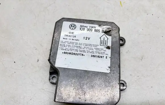 Volkswagen PASSAT B5.5 Airbag control unit/module 1C0909605B 36010207E 5WK43124