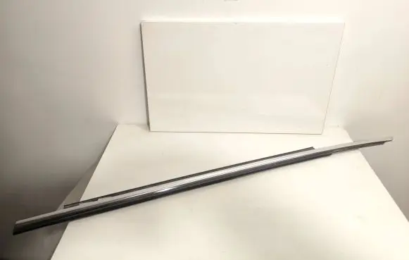Audi A5 8T 8F Front door glass trim molding 8T8853283D
