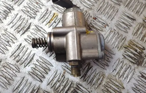 Audi A8 S8 D3 4E Mechanical fuel pump