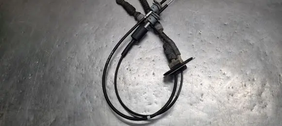 KIA Sportage Gear shift cable linkage 437943U450