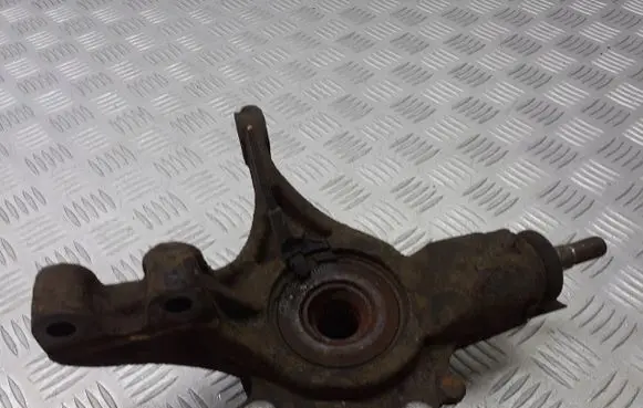 Citroen C4 I Front wheel hub spindle knuckle