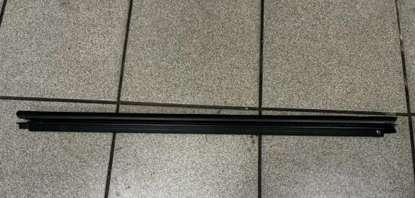 Mercedes-Benz S W222 Rubber seal front door window/glass A2227250165 2227250165