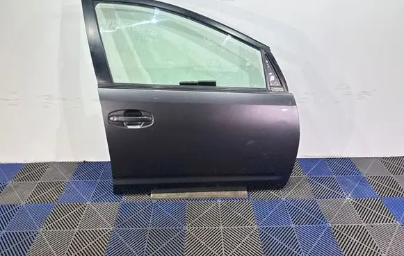 Toyota Prius (XW20) Front door 