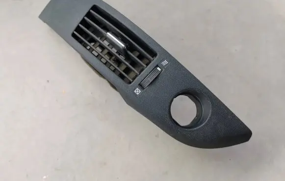 Toyota Corolla Verso E121 Dash center air vent grill 5567064010 5568064020