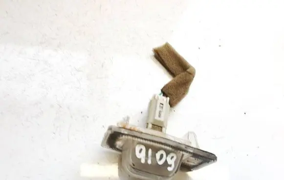 Mazda Premacy Number plate light v183 e110384
