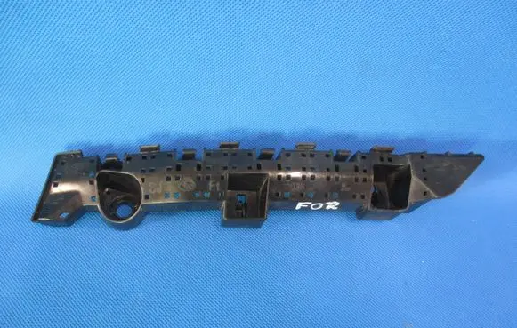 Front bumper mounting bracket