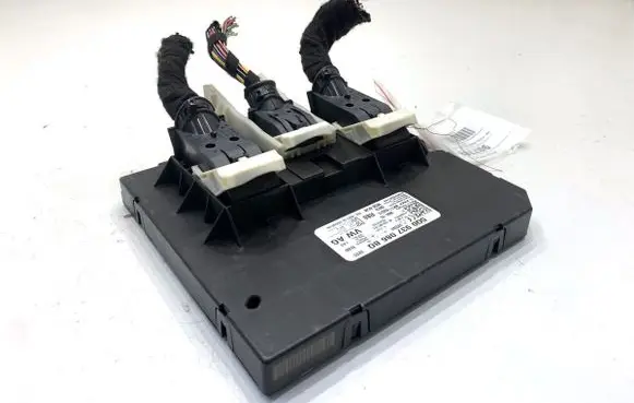 Volkswagen PASSAT B8 Central body control module 5Q0937086BQ