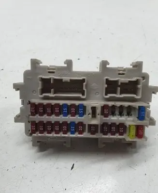 Nissan Pathfinder R51 Fuse module 1012EA00A EA00A 6K02