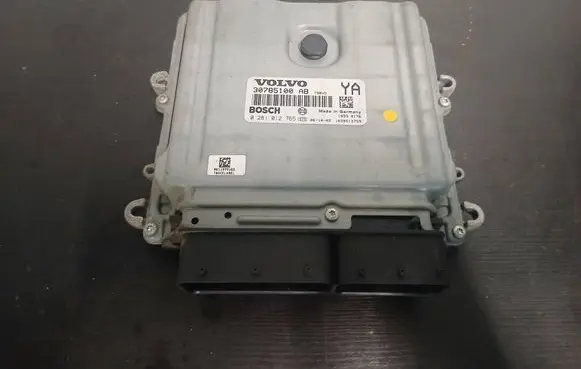 Volvo S80 Engine control unit/module 30785100AB 0281012765