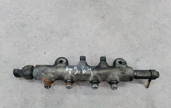 Mazda 5 Fuel main line pipe 