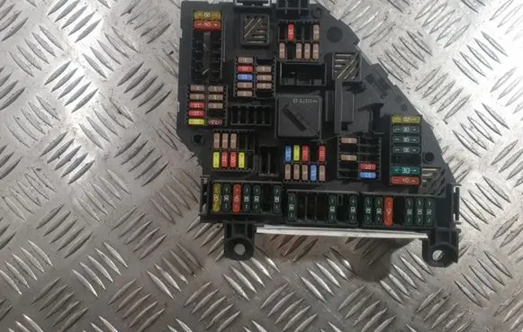 BMW 5 E60 E61 Fuse box set 9234423