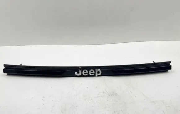 Jeep Grand Cherokee WL Tailgate trim 