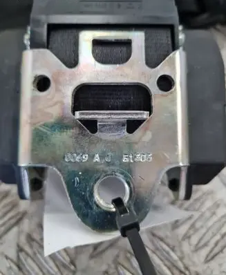 Rear seatbelt