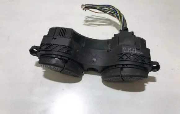 Ford Focus Windscreen/window heater switch 98ag19a945cg d3l0a