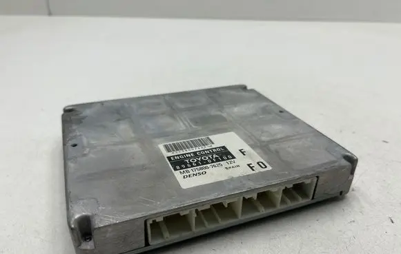 Toyota Corolla Verso AR10 Engine control unit/module 1758007625 896610F100 MB1758007625