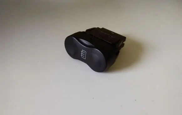 Dacia Logan I Windscreen/window heater switch E2311115