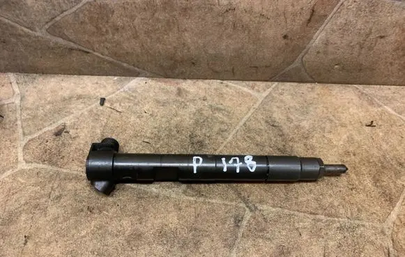 Mercedes-Benz C W204 Fuel injector A6510700587