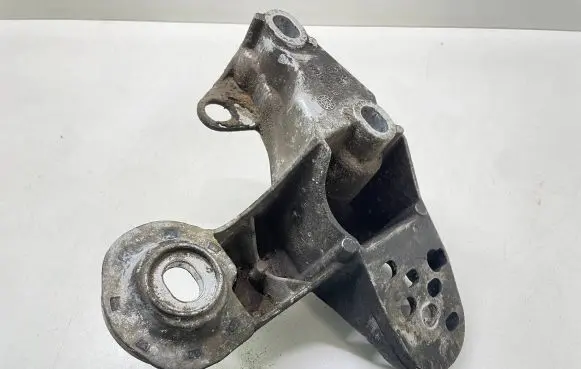 Audi A4 S4 B5 8D Engine mounting bracket 4B0199351B