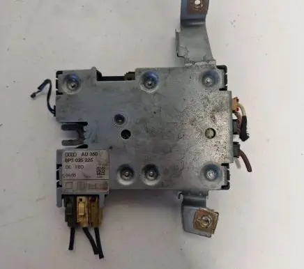 Audi A3 S3 8P Antenna control unit 8P3035225 12016100 AU350