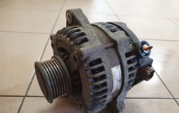 Toyota Urban Cruiser (XP110) Generator/alternator 2706033100