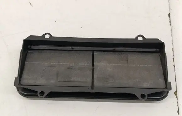 Quarter panel pressure vent