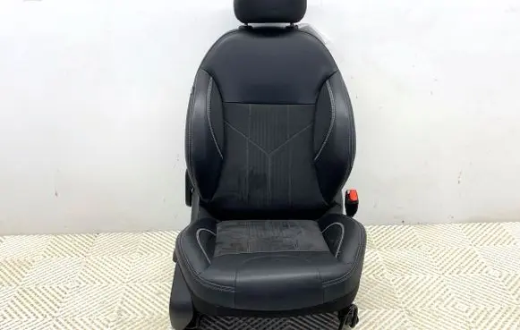 Peugeot 2008 I Front passenger seat 