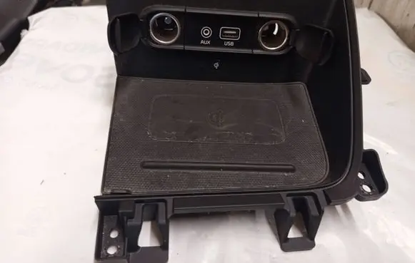 KIA Niro Wireless charging module 95560C5000 17308173 84632G5010