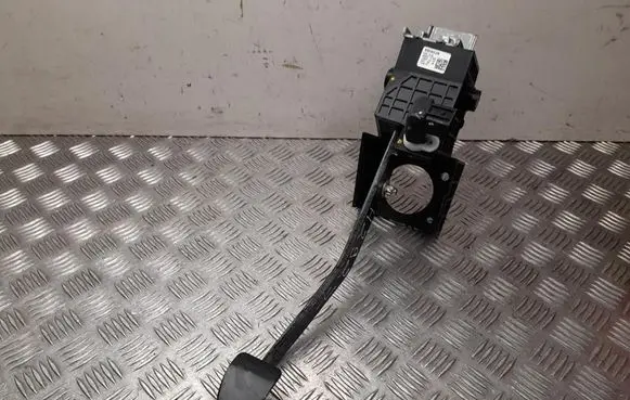 SsangYong Tivoli Brake pedal 4880037000
