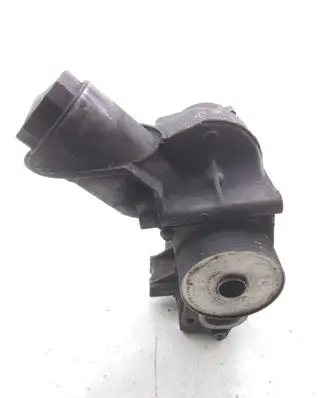 Honda CR-V Oil filter mounting bracket