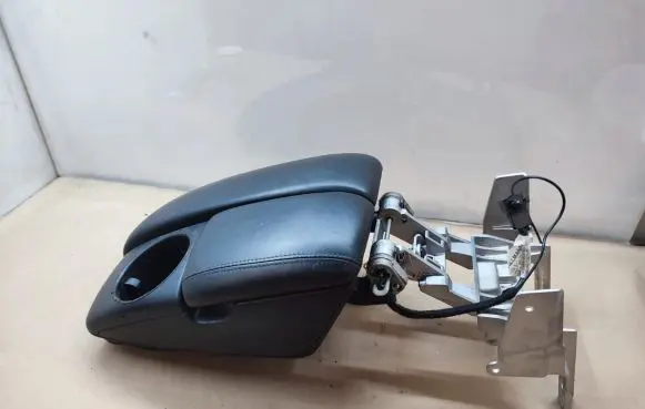 Audi Q7 4L Armrest