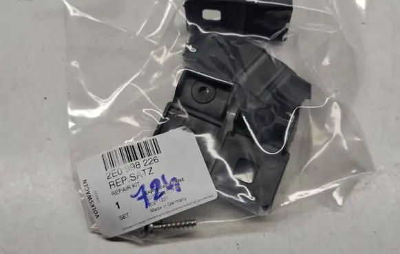 Volkswagen Crafter Headlight/headlamp mounting bracket 2E0998226