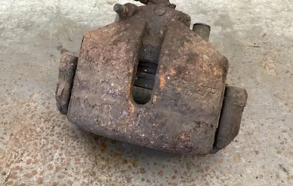 Volkswagen PASSAT B6 Front brake caliper
