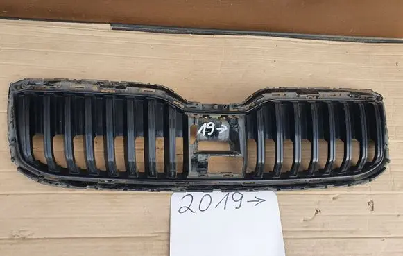 Skoda Superb B8 (3V) Front bumper upper radiator grill 3V0853653K 3V0853653G
