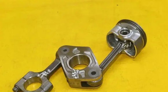 Nissan X-Trail T33 Piston with connecting rod