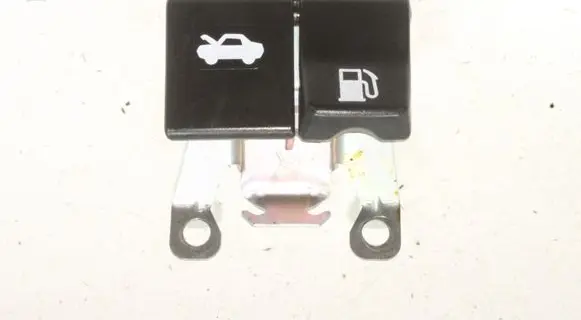 Nissan Juke II F16 Engine bonnet (hood) release handle 