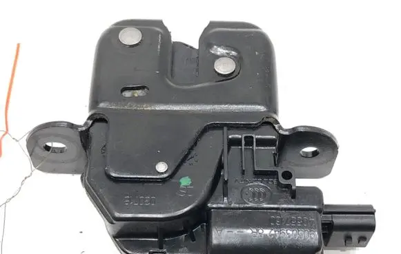Renault Captur Tailgate exterior lock 905039428R