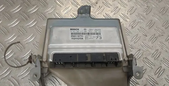 Toyota Corolla E120 E130 Engine control unit/module 8966102731